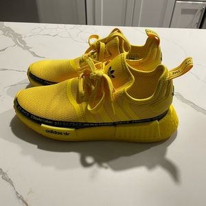 Adidas size 8 yellow sneakers. Never worn, very comfortable.